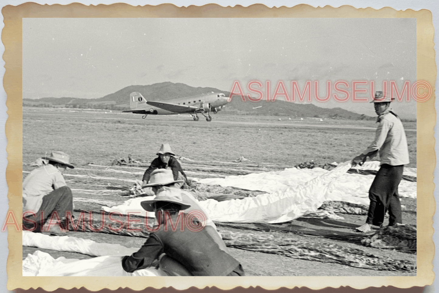 40s WW2 Vietnam FRENCH PARATROPPER PARACHUTE PLANE INDOCHINA Vintage Photo 24875