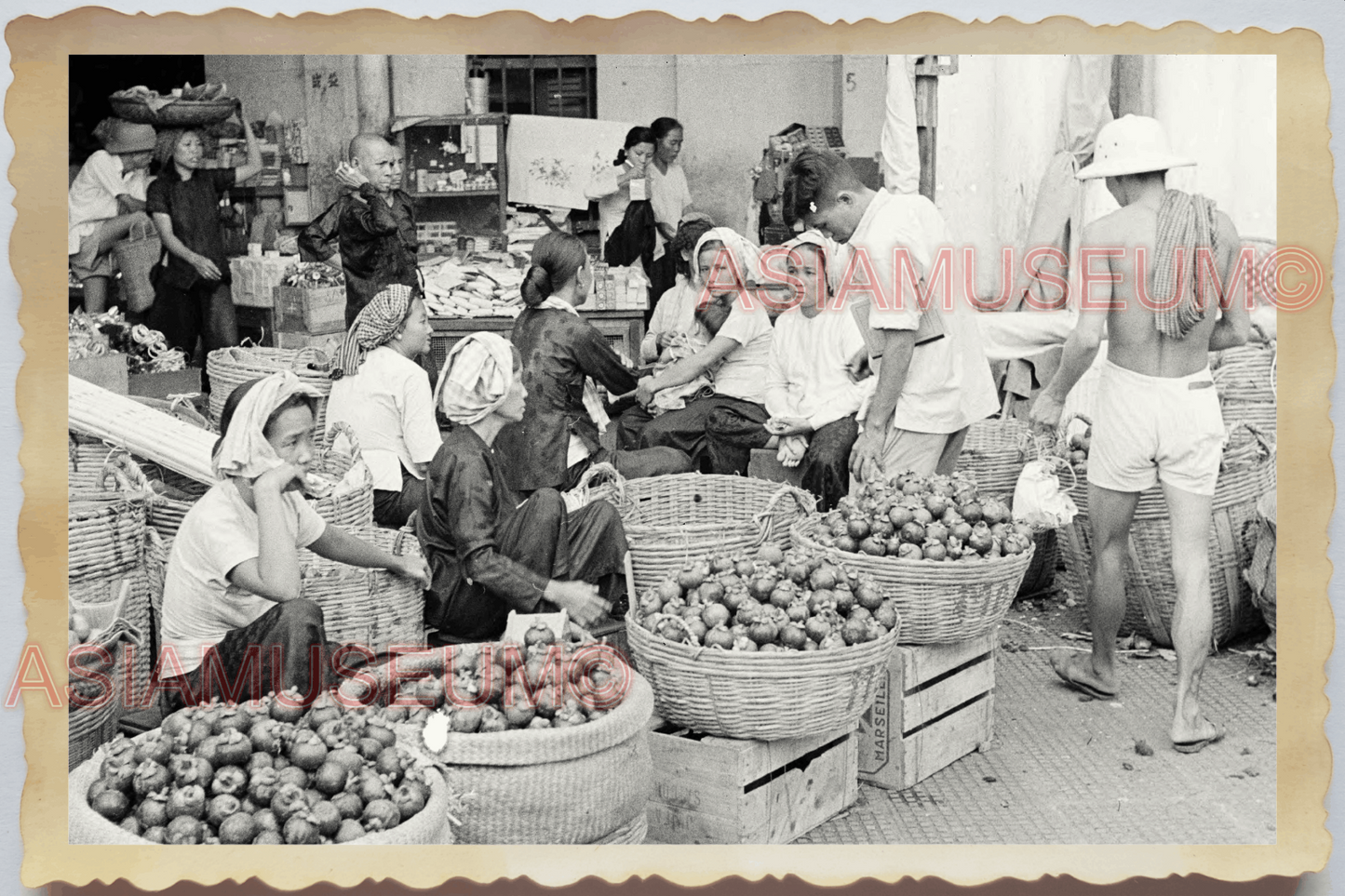 40s WW2 Vietnam MARKET YOUNG LADY GIRL SELLER FRUITS BOY OLD Vintage Photo 27218