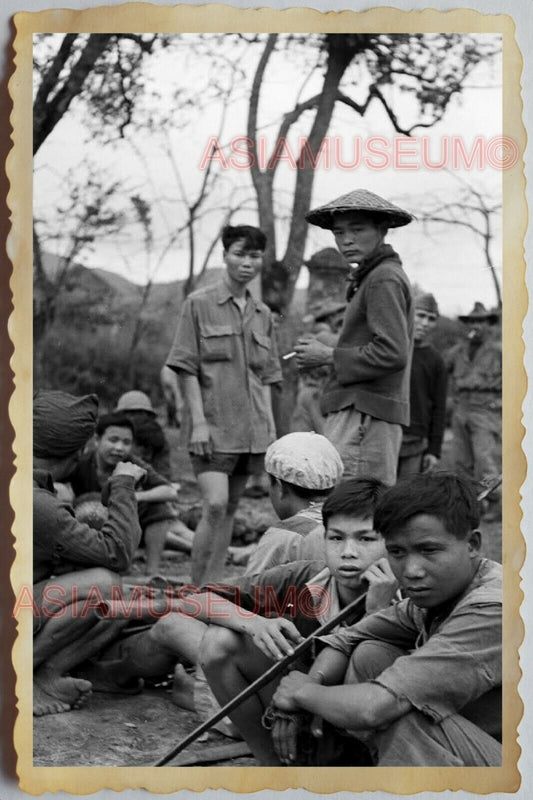 50s Vietnam SAIGON JUNGLE FOREST ARMY SOLDIER VIETCONG GUN WAR Vintage Photo 627