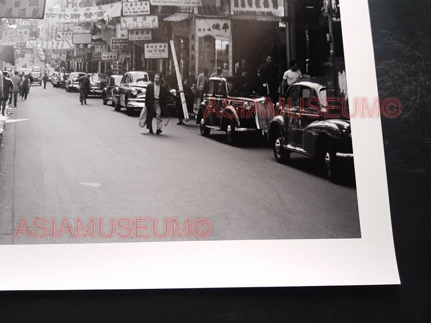 40's Large HONG KONG LADY STREET SCENE SHOPPING CAR SIGN Old Vintage Photo 香港老照片