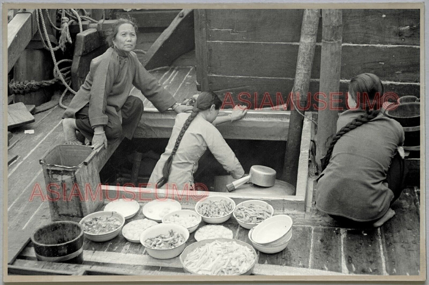 40s Houseboat Women Food Kitchen Junk Hong Kong Vintage Photo Postcard RPPC 472