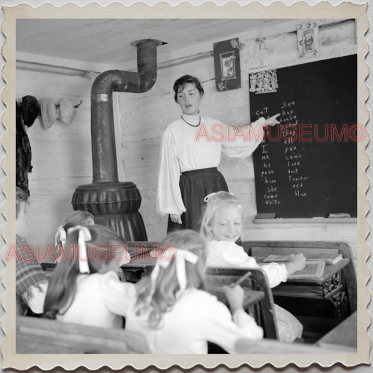 50s VIRGINIA CITY STOREY NEVADA RENO TEACHER CLASSROOM BW VINTAGE USA Photo 9309