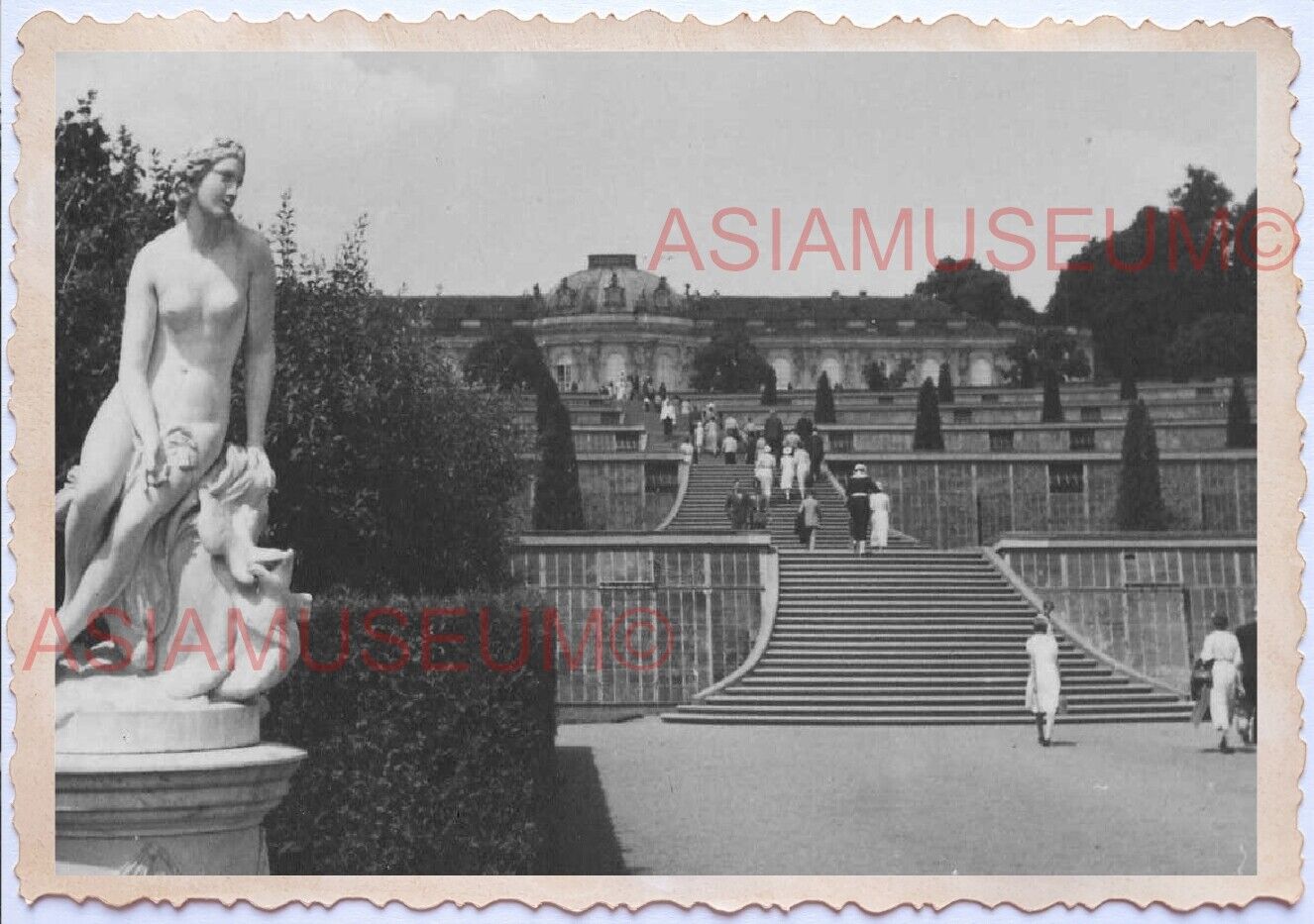 WWii D-DAY NORMANDY ARMY SOLDIER Street Scene Berlin Garden Vintage Photo A041