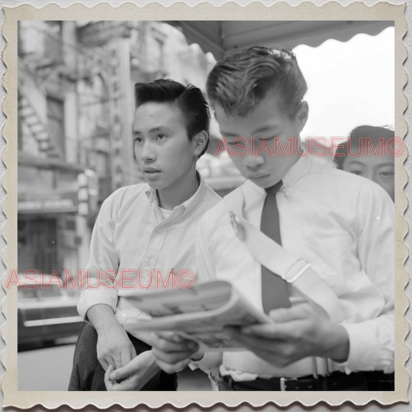 50s MANHATTAN NEW YORK CITY CHINATOWN ASIAN BOY READING VINTAGE USA Photo 10011