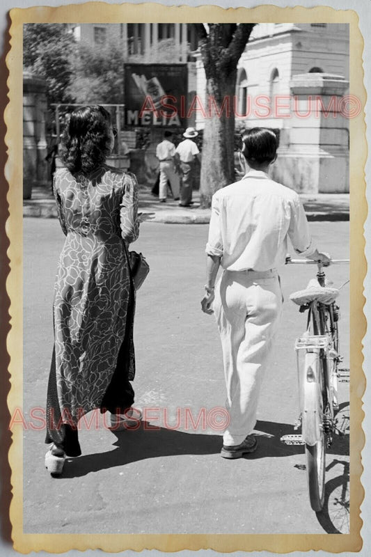 40s Vietnam War SAIGON YOUNG WOMEN MAN COUPLE BICYCLE STREET Vintage Photo 1251