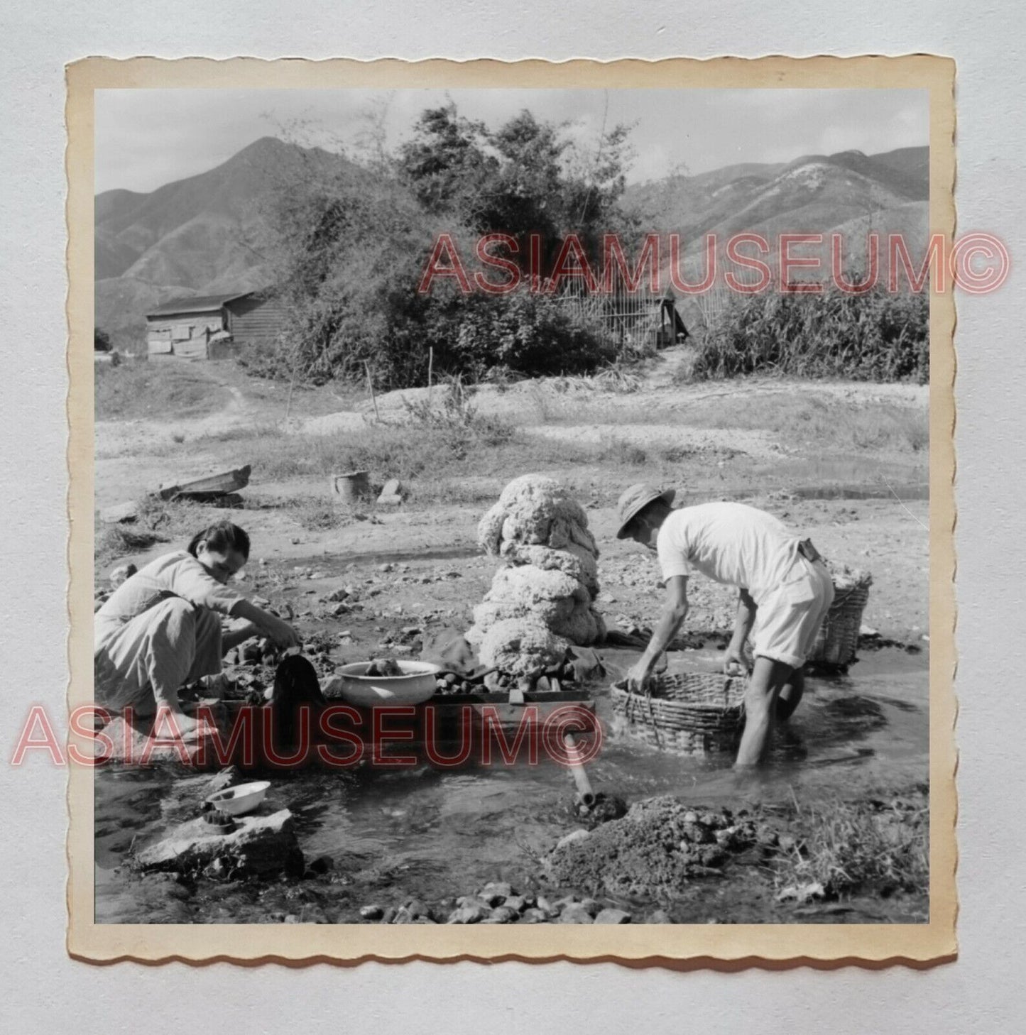 Man Women Farmer Washing Yarn Stream Village Vintage Hong Kong Photo 香港旧照片 28833