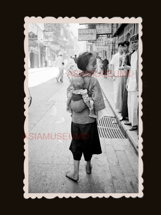 1940's Young Girl Newspaper Road Central Vintage B&W Hong Kong Photo 香港旧照片 #2056