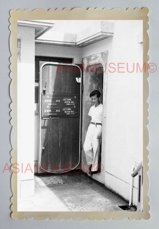 40's SHIP SAILOR DOOR DECK SAILOR B&W Vintage HONG KONG Photograph 16612 香港旧照片