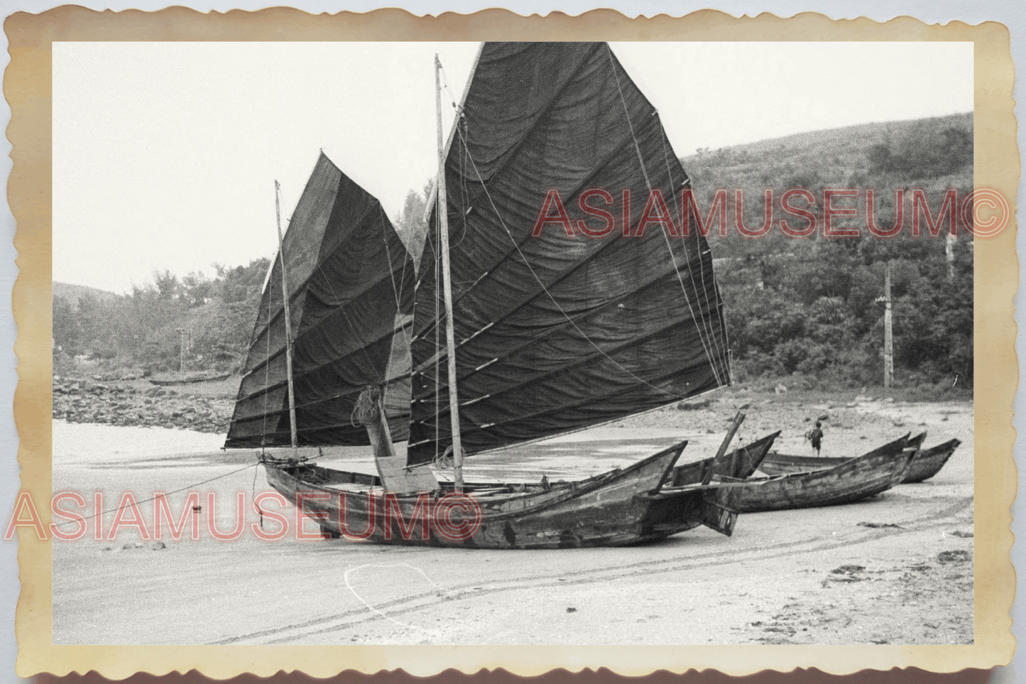 40s WW2 Vietnam HANOI INDOCHINA WAR JUNK SAILING BEACH BOAT Vintage Photo 04217