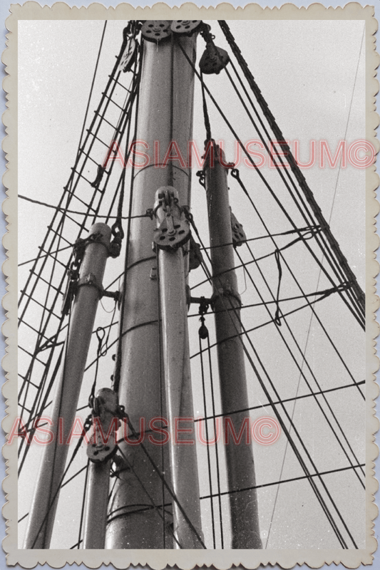 40s WW2 JAPAN TOKYO KOBE BAY SHIP POLE RIG SAIL BOAT WAR Vintage Old Photo 15934