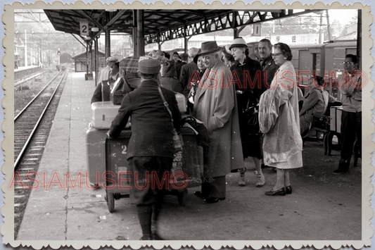 50s JAPAN TOKYO AMERICAN TRAIN STATION TERMINAL RAILWAY LADY Vintage Photo 26015