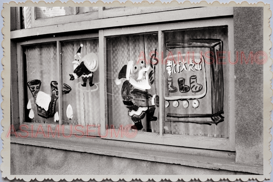 50s JAPAN TOKYO CHRISTMAS XMAS WINDOW SANTA CLAUS SHOP STORE Vintage Photo 26222