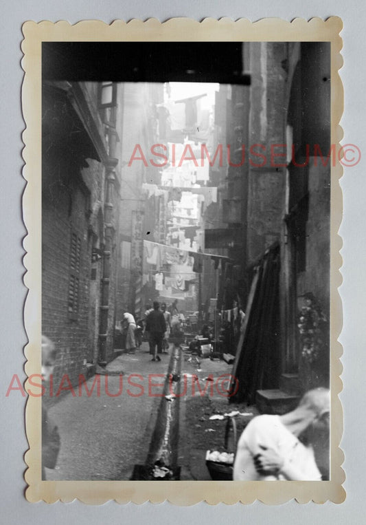 CENTRAL BUILDING BACK ALLEY DIRTY STREET B&W Vintage HONG KONG Photo 29721 香港旧照片