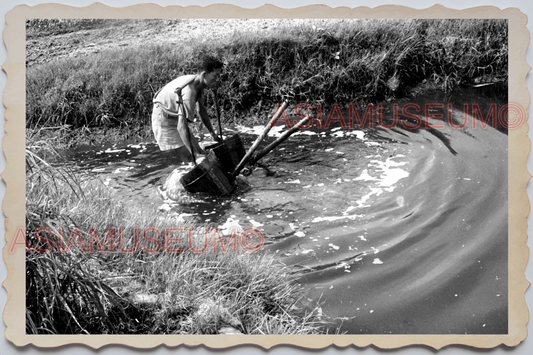 40's MACAU MACAO Farmer Farming Watering Plant Man Old Vintage Photo 澳门旧照片 27178