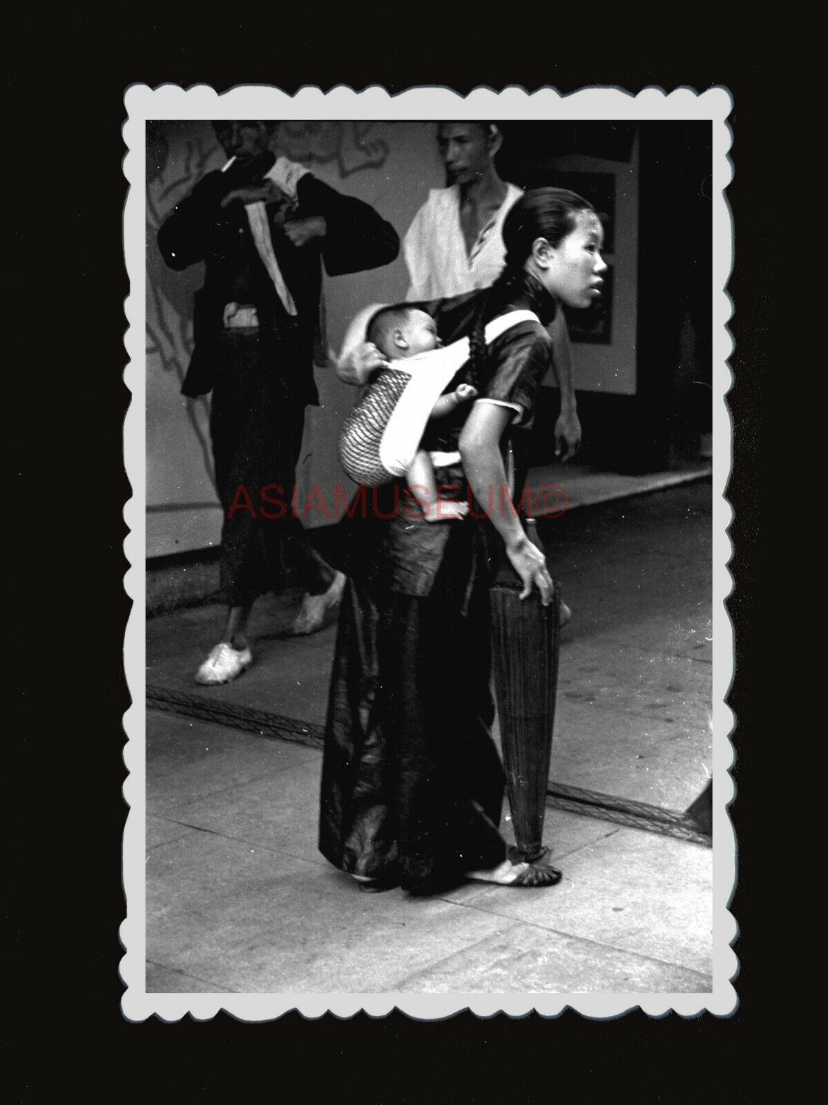 1940s WOMEN LADY STREET BABY  WW2 Hong Kong Photo #1563