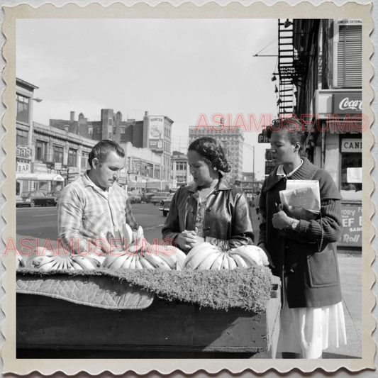 50s HARLEM MANHATTAN NEW YORK CITY STREET SCENE BANANA WOMEN OLD USA Photo 12204