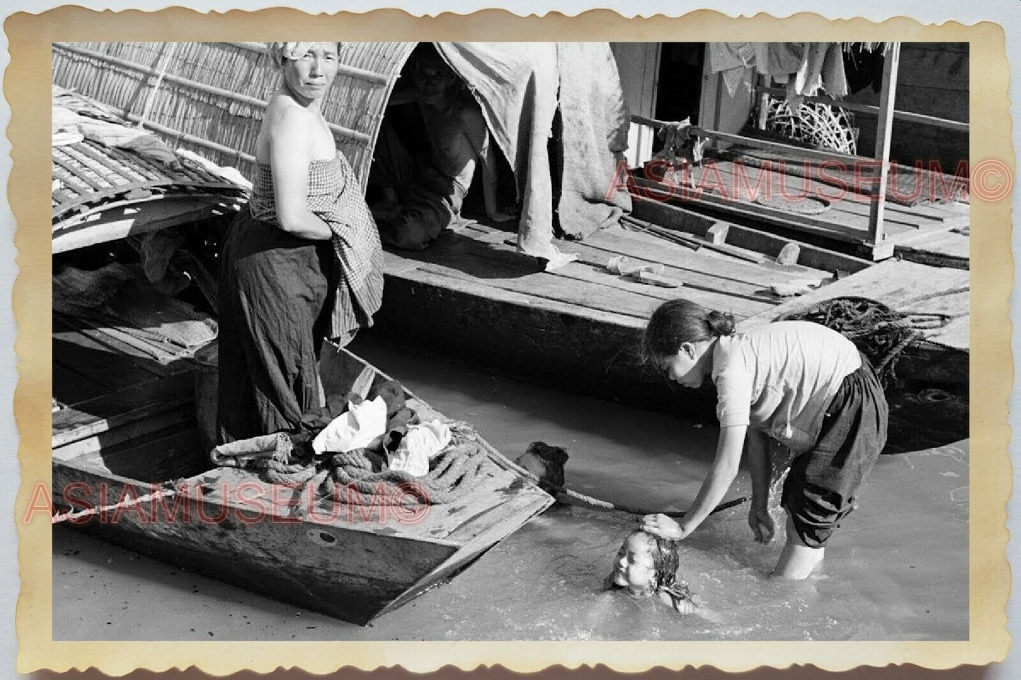 50s Vietnam War Mekong River Women Lady Girl Boy Boat Washing Vintage Photo #466