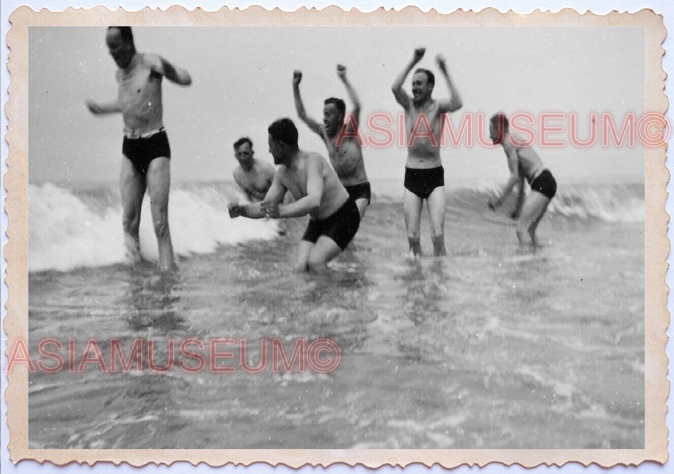 WWii USA Group ARMY Soldier Gay Topless Man Beach Play Bunker D-DAY Photo F77