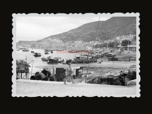 1950s Vintage Hong Kong Photo B&W Children Boy Aberdeen Junk Boat Hill Ship #488