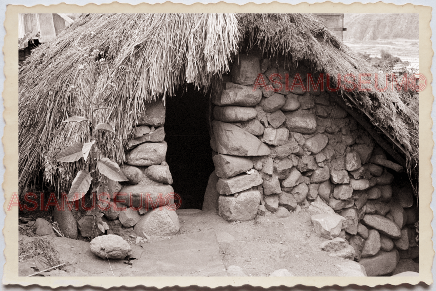 50s PHILIPPINES MANILA LUZON MOUNTAIN TRIBE ROCK CAVE HOUSE Vintage Photo 24344