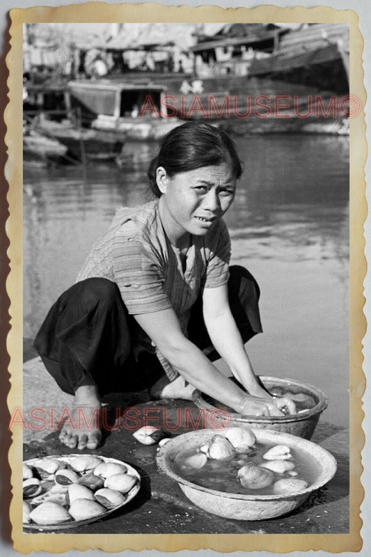 60s Vietnam War PIER COOKING VENDOR ORIENTAL LADY PORTRAIT Vintage Photo 1134