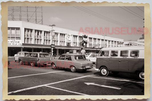 50s THAILAND BANGKOK STREET SCENE CAR BUS VAN TRAFFIC LIGHT VINTAGE Photo 36788