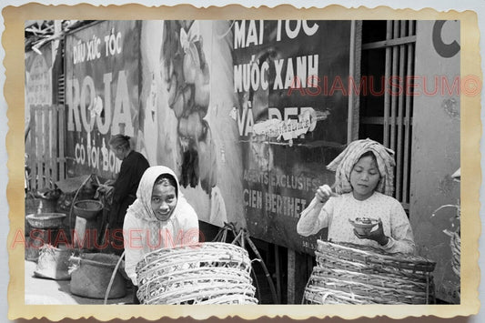 WW2 Vietnam War Saigon Street Scene Women Lady Market Seller Vintage Photo #785