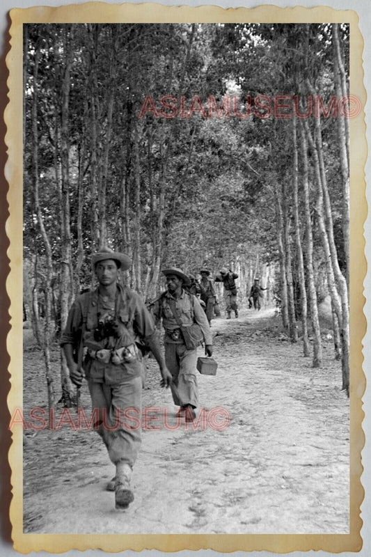 50s Vietnam SAIGON ARMY SOLDIER JUNGLE PATROL GUARD TREKKING Vintage Photo 457