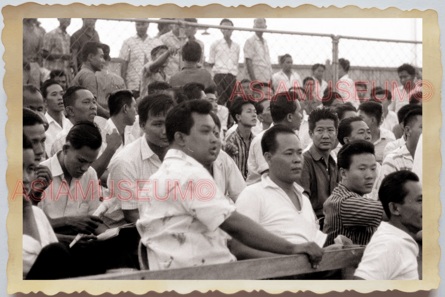 50s THAILAND BANGKOK MUAY THAI BOXING BOXER SPECTATOR FIGHT Vintage Photo 30034