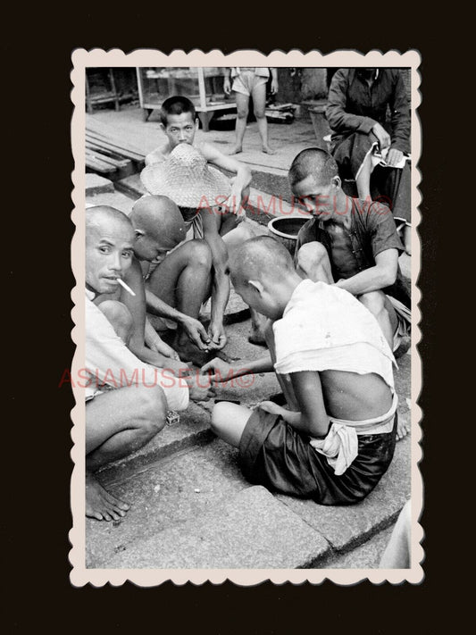 1940's Man Playing Card Games Gambling Road Old Hong Kong Photograph 香港旧照片 #3069