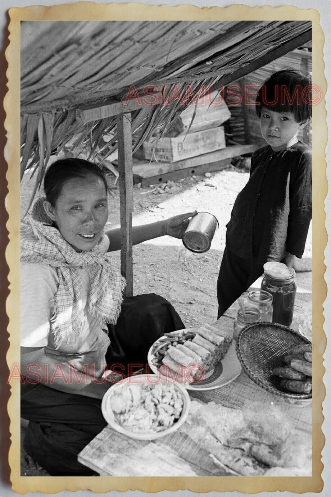 40s Vietnam War SAIGON MARKET STREET VENDOR WOMEN GIRL PORTRAIT OLD Photo 1415