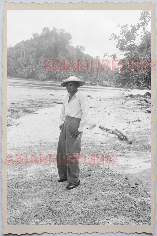 60s PHILIPPINES MANILA SEASDIE BEACH MAN STRAW HAT ISLAND Vintage Photo 29643