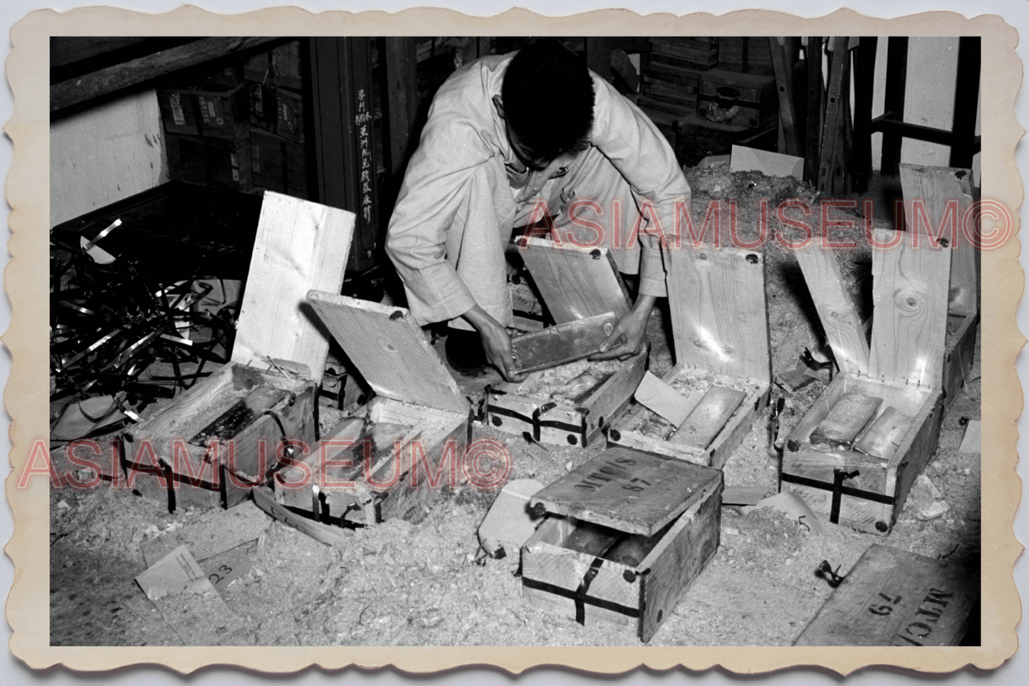 40s MACAU MACAO GOLD BAR PACK CRATE GOLDSMITH WORKER Vintage Photo 澳门旧照片 30368