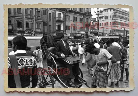 1940s KOLKATA STREET SCENE SHOP MAN SUIT RICKSHAW BUS Vintage INDIA Photo #1138