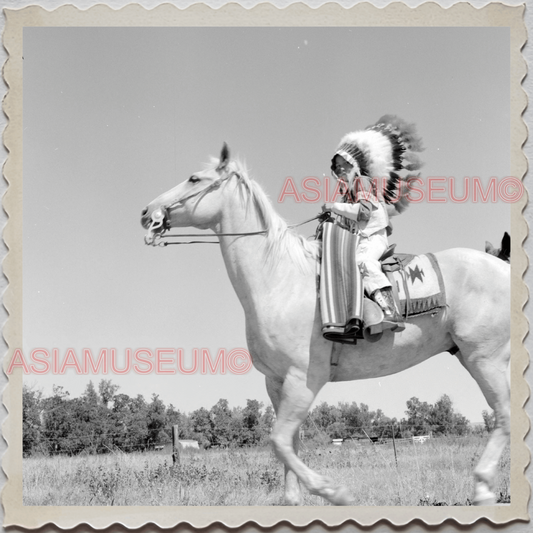 50s CROW TRIBE BIG HORN COUNTY MONTANA AGENCY PARADE MAN VINTAGE USA Photo 8776