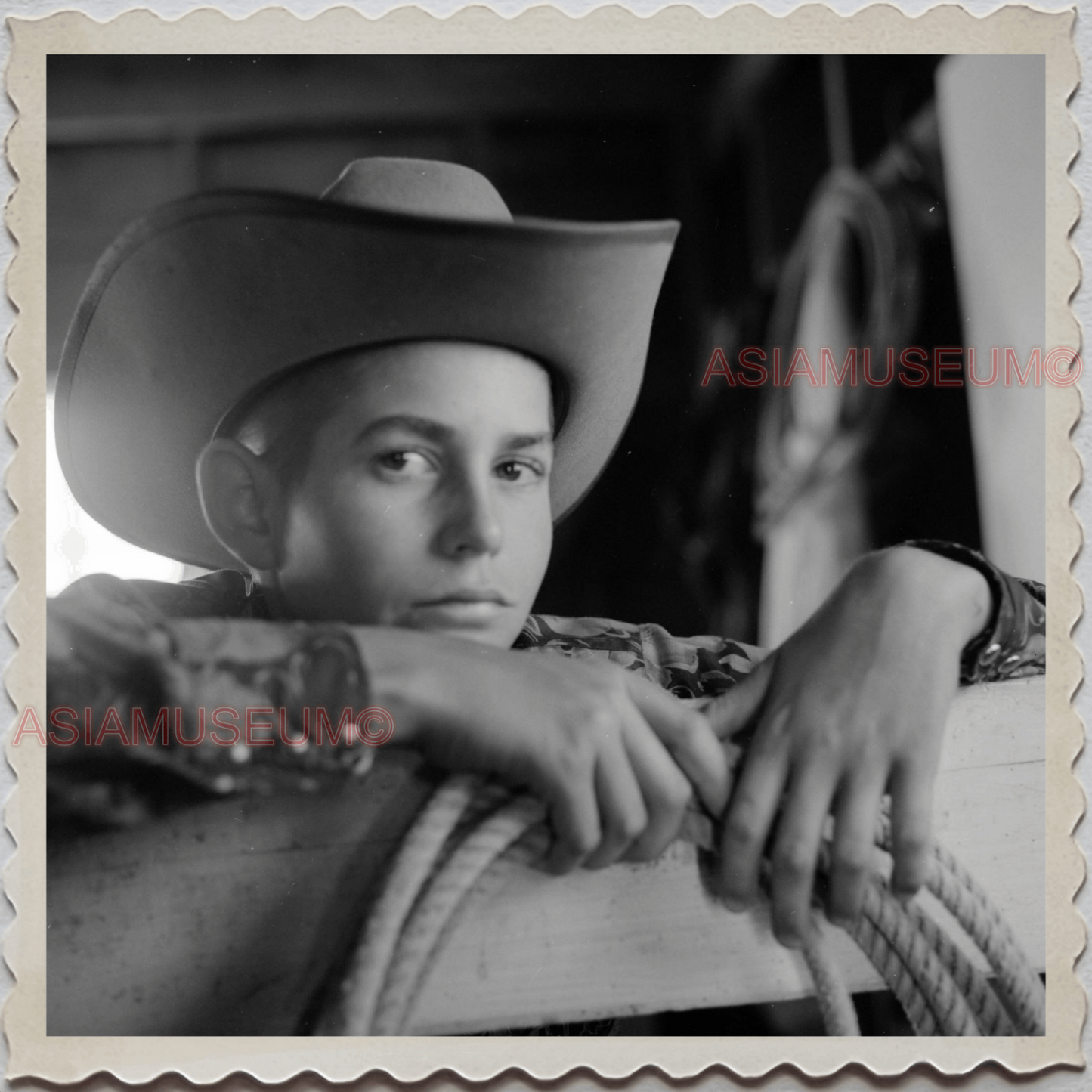 40s AUGUSTA KRONE RANCH COWBOY BOY BARN ROPE VINTAGE OLD USA AMERICA Photo S8491