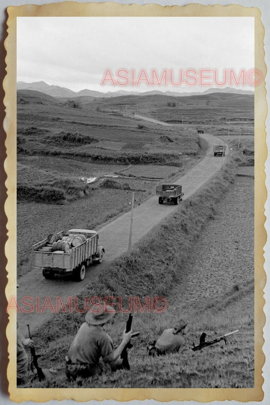 50s Vietnam SAIGON MOUNTAIN GUARD ARMY SOLDIER TRUCK ROAD WAR Vintage Photo 462