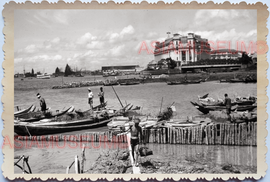 WW2 BOAT SHIP CAR CARGO FISHERMAN PORT TRANSPORT MAN RIVER SINGAPORE PHOTO 35195