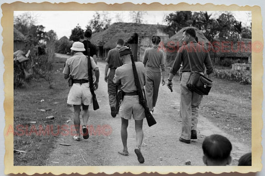 50s Vietnam SAIGON VILLAGE POLICE ARMY PATROL HOUSE GUN RIFLE Vintage Photo 1492