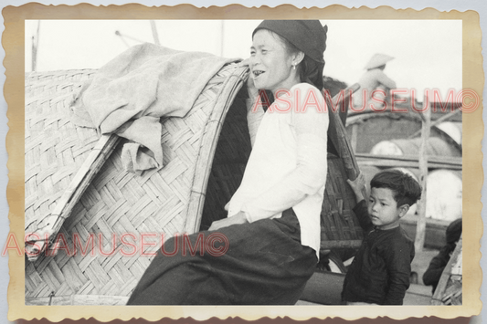 40s WW2 Vietnam WAR HOUSEBOAT WOMEN CHILDREN BOY SMILING OLD Vintage Photo 04275