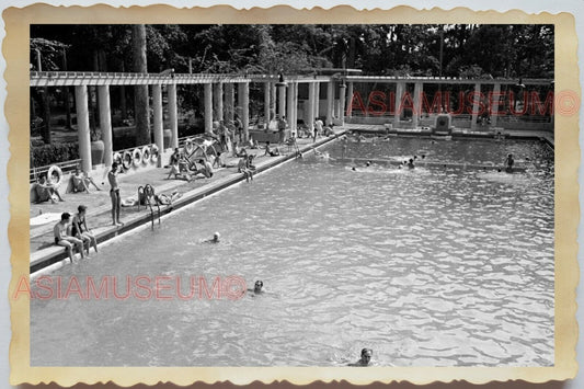 50s Vietnam SAIGON WESTERNER SWIMMING POOL LADY TOPLESS MAN Vintage Photo 1566