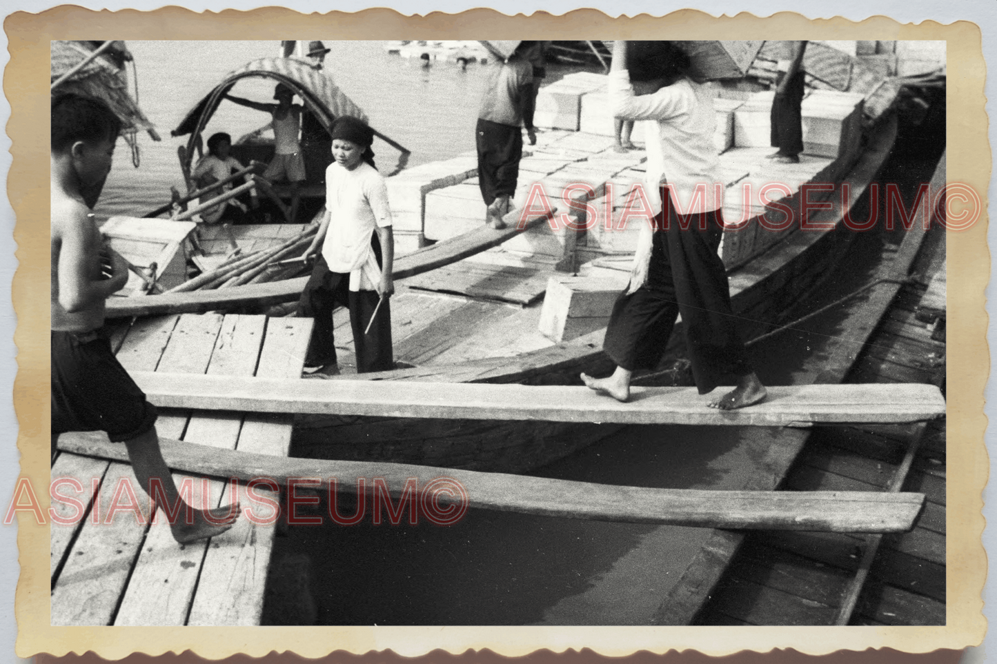 40s WW2 Vietnam SHIP PIER HARBOR WOMEN COOLIE CARGO SHIP OLD Vintage Photo 04412