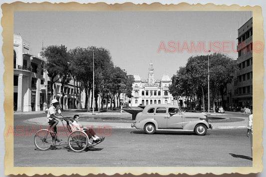 50s Vietnam War Saigon Ho Chi Minh City Hall Car Trishaw Man Vintage Photo #1050