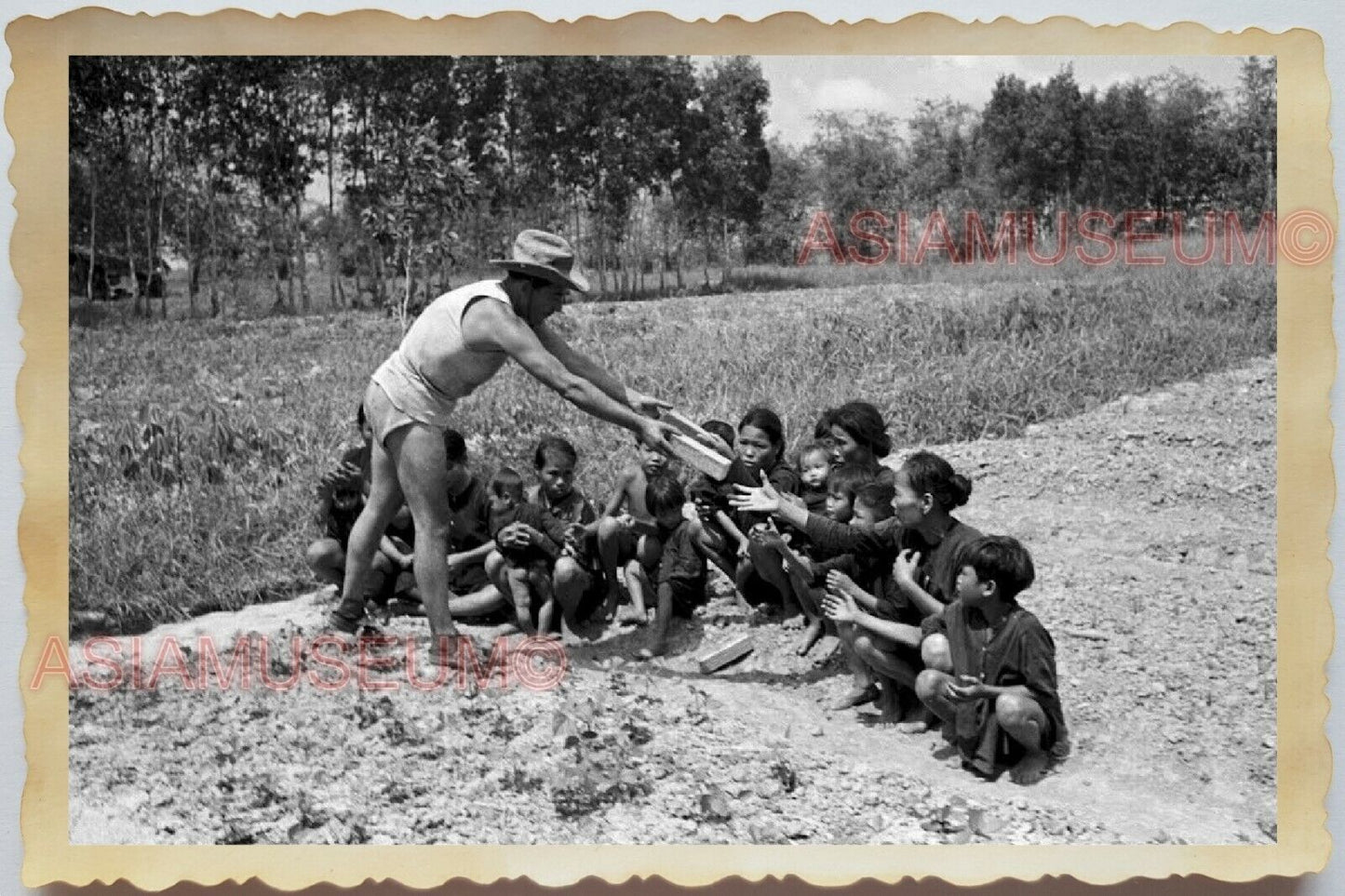 50s Vietnam War Saigon Boat Village Man Boy Lady Women Army Vintage Photo #908