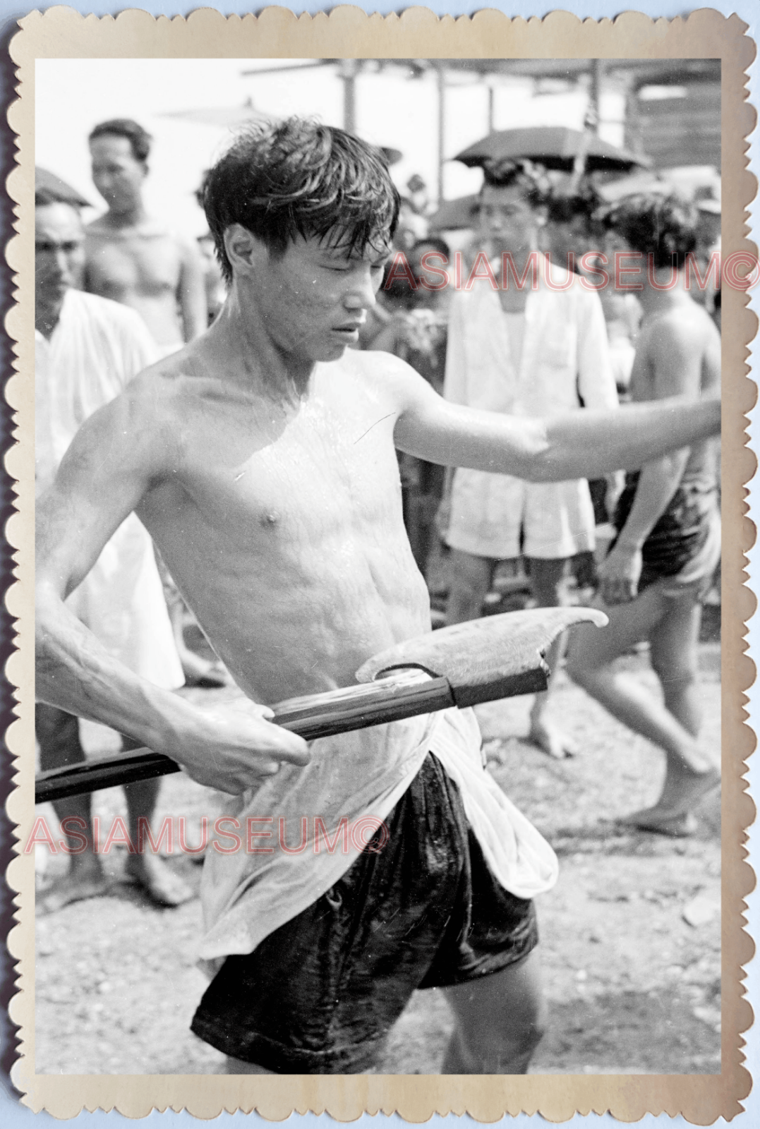 WW2 TOPLESS MAN PRAY FESTIVAL GOD DEVOTEE BUDDHIST TEMPLE Singapore Photo 26317