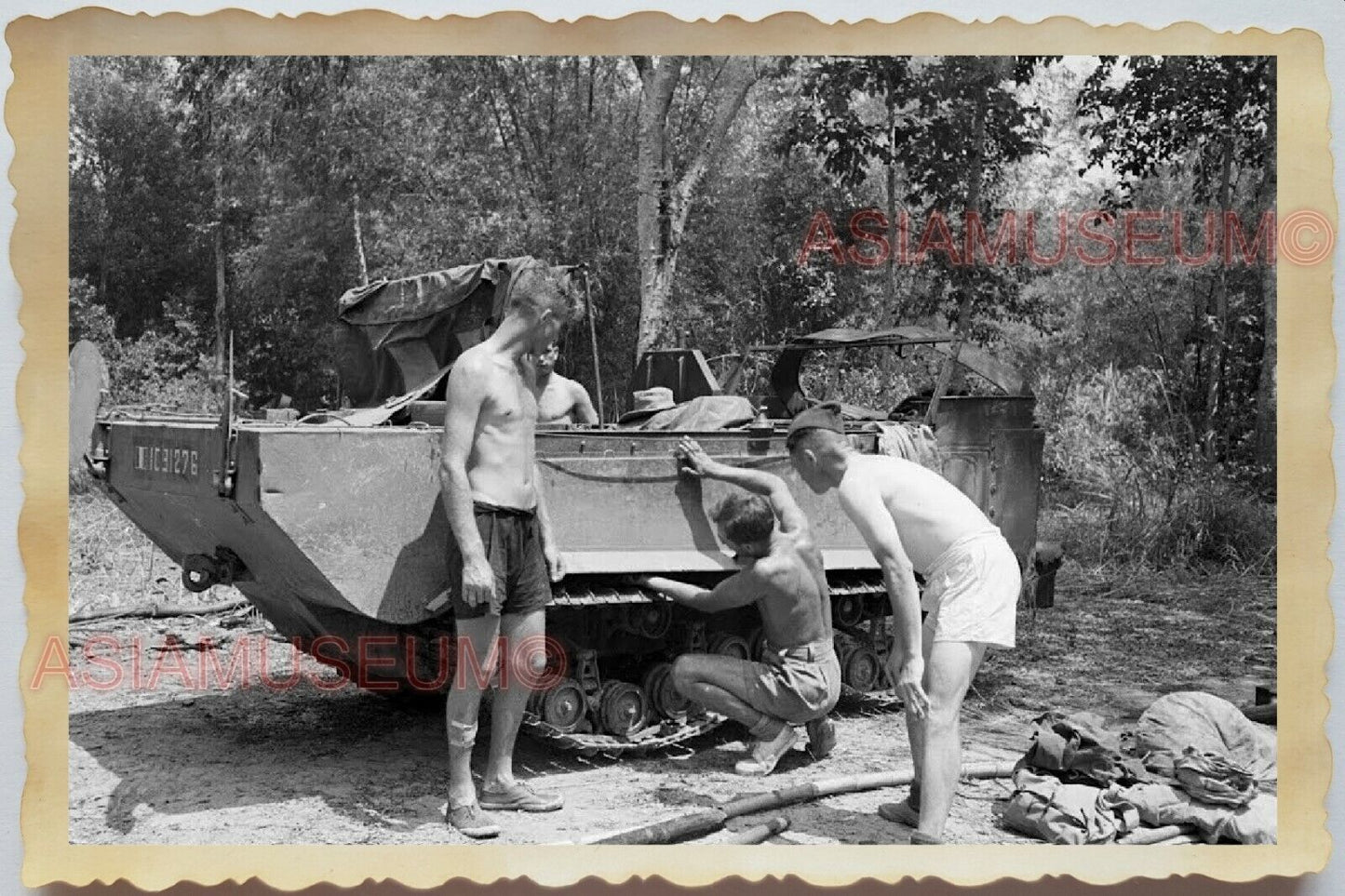 50s Indochina Vietnam Army Topless Man Tank Gun Soldier Gay Vintage Photo 1510