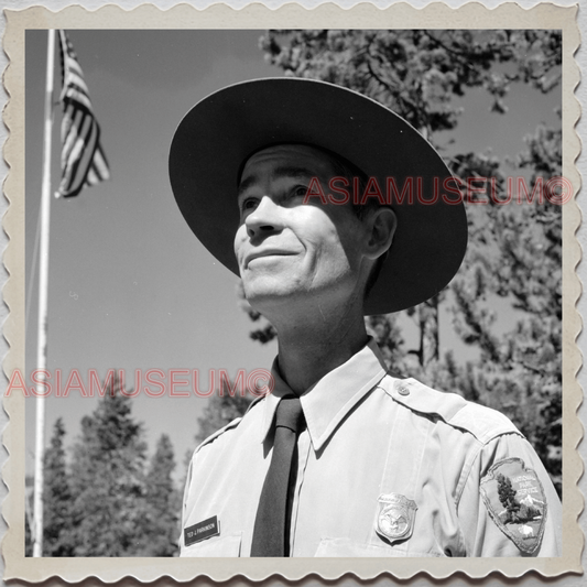 50s YELLOWSTONE NATIONAL PARK WYOMING PARK RANGER PORTRAIT OLD USA Photo 12104