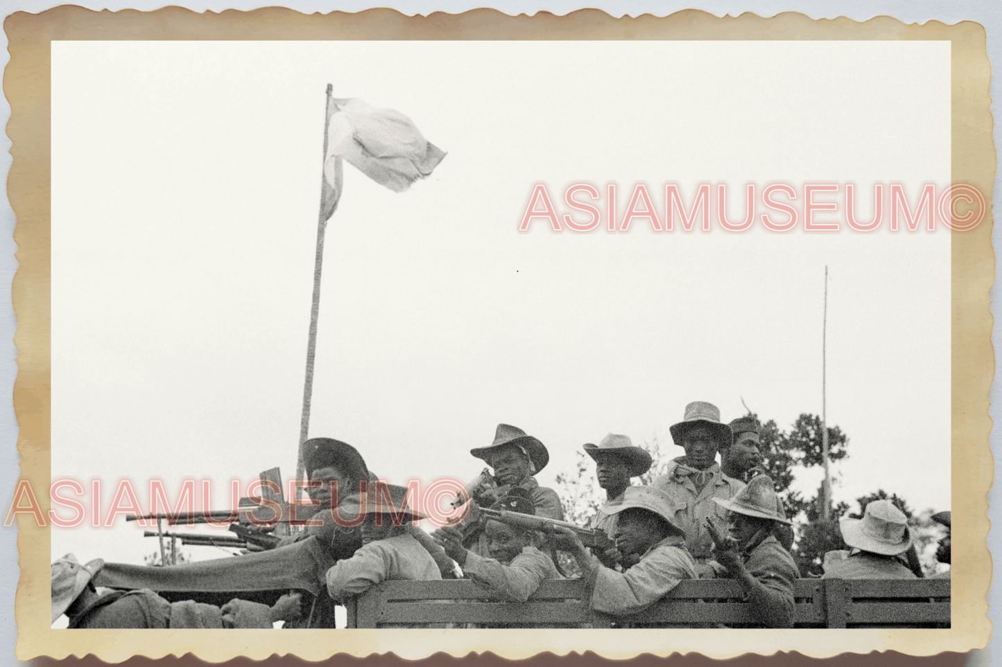 40s WW2 Vietnam FRANCE MILITARY AFRICAN ARMY SOLDIER GUN WAR Vintage Photo 27947