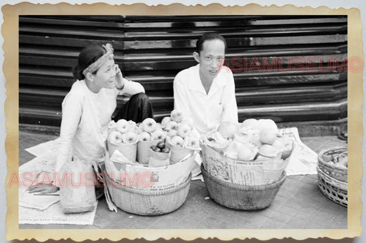 50s Vietnam SAIGON STREET SCENE VENDOR LADY FOOD FRUIT OLD Vintage Photo 1391