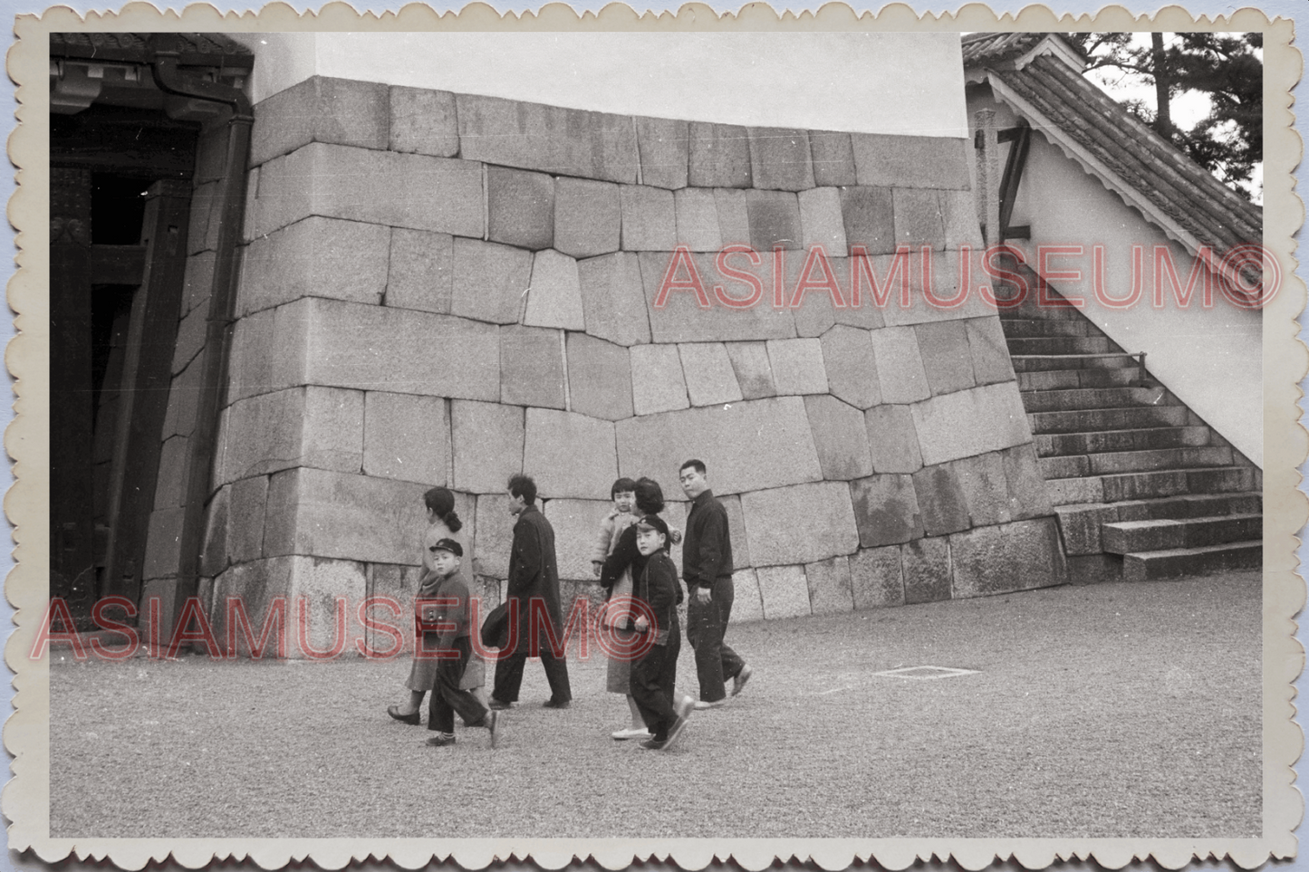 50s JAPAN Nijo Castle Kyoto Garden War Fortress Children Man Vintage Photo 25087